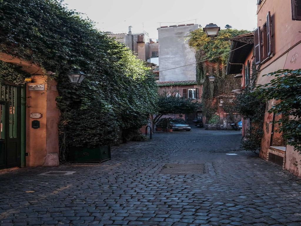 Ancient Trastevere Vespa Loft Rome Bagian luar foto